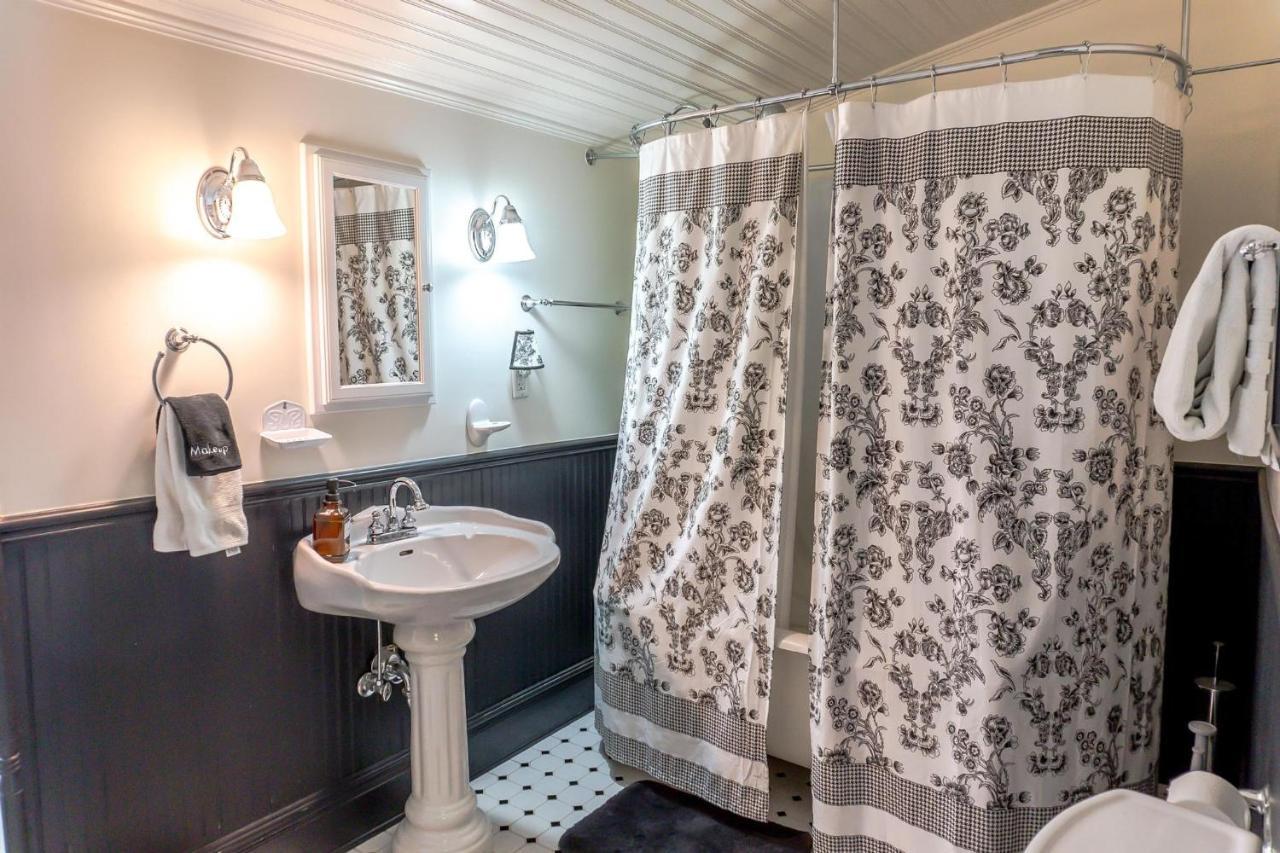 Вилла Mountain View Victorian With Hot Tub! Ледвилл Экстерьер фото
